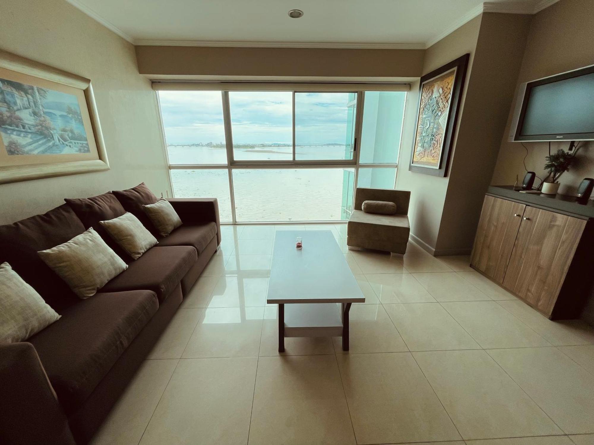 Suite Frente Al Rio En Puerto Santa Ana Riverfront Гуаякиль Экстерьер фото