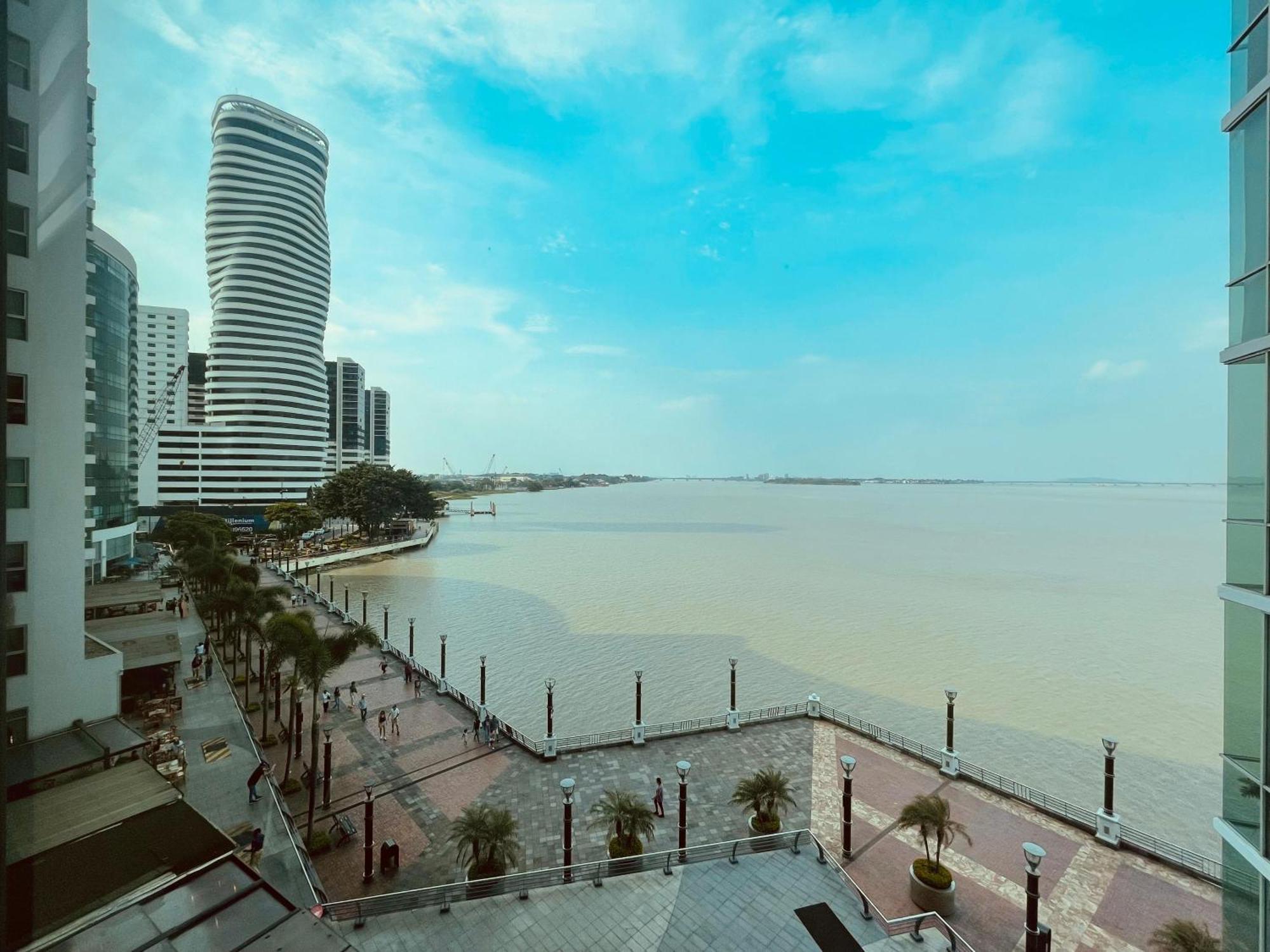 Suite Frente Al Rio En Puerto Santa Ana Riverfront Гуаякиль Экстерьер фото