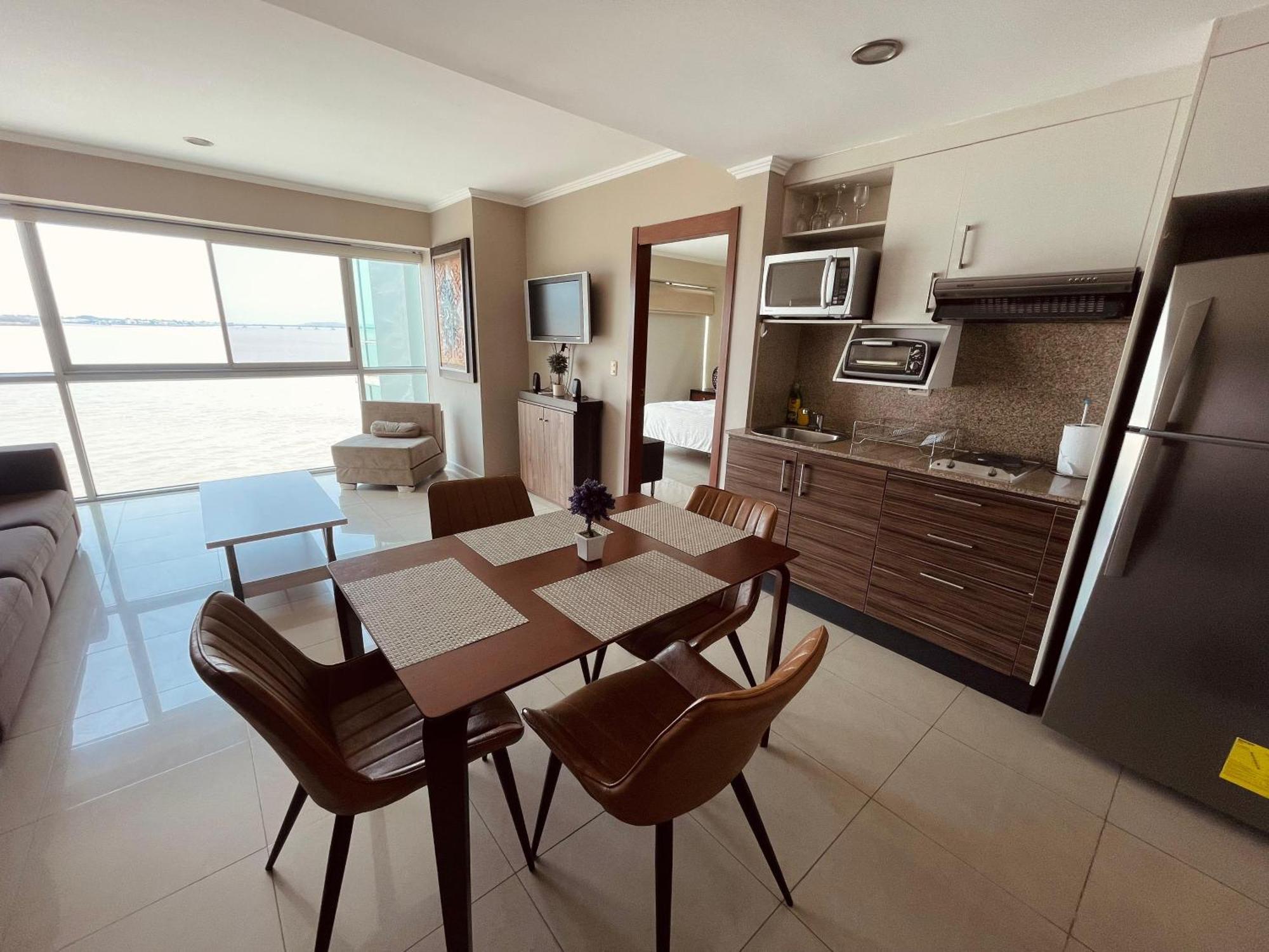 Suite Frente Al Rio En Puerto Santa Ana Riverfront Гуаякиль Экстерьер фото