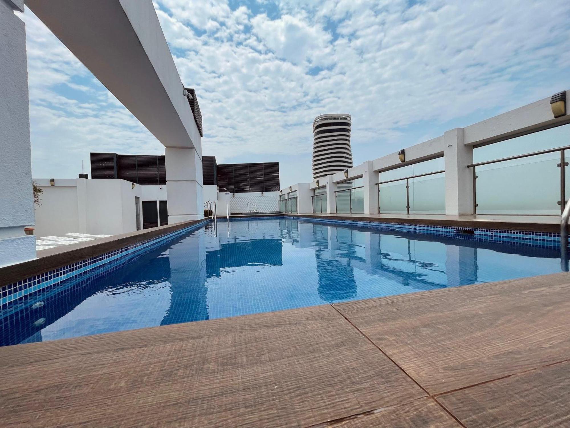 Suite Frente Al Rio En Puerto Santa Ana Riverfront Гуаякиль Экстерьер фото