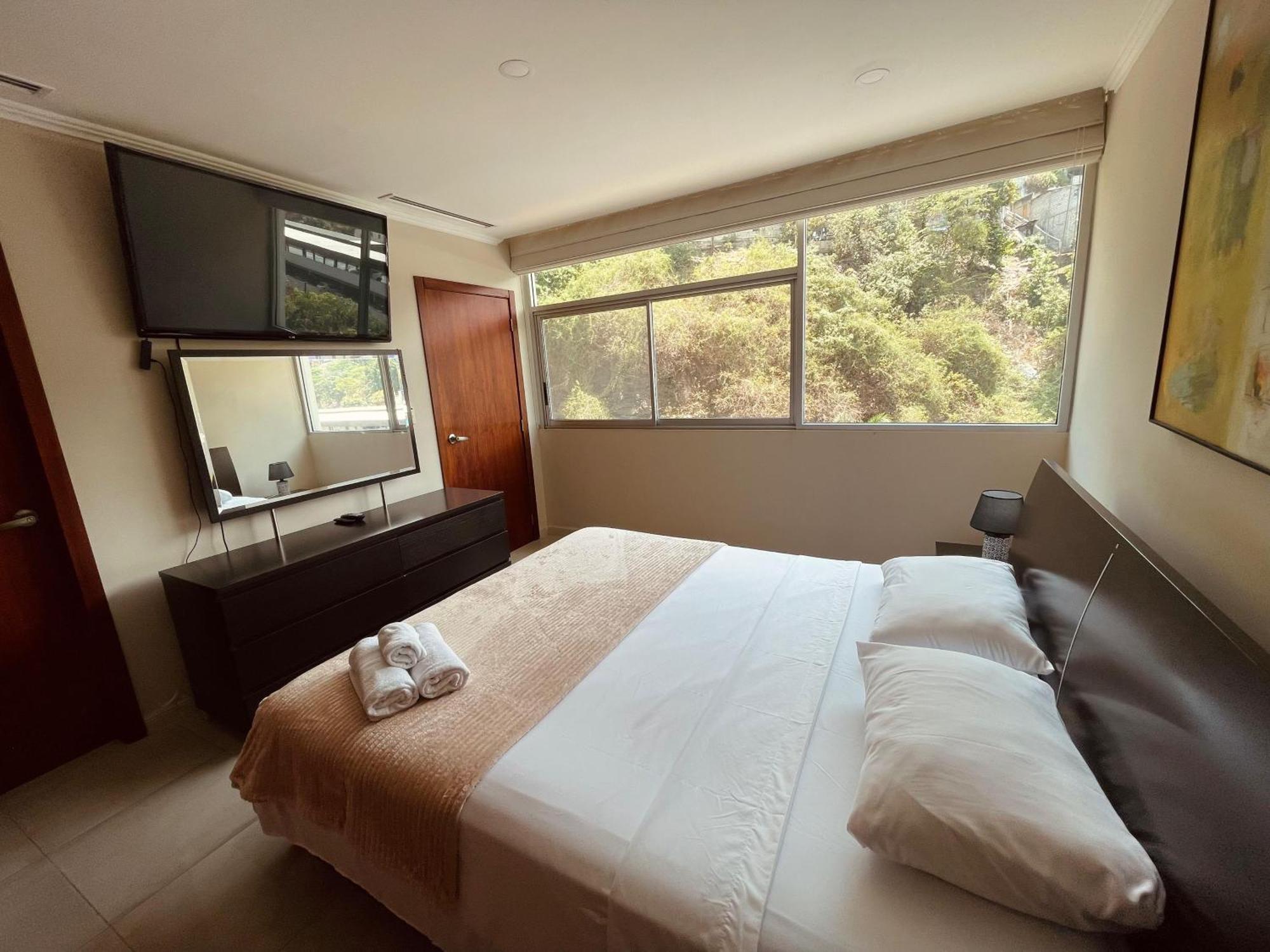 Suite Frente Al Rio En Puerto Santa Ana Riverfront Гуаякиль Экстерьер фото