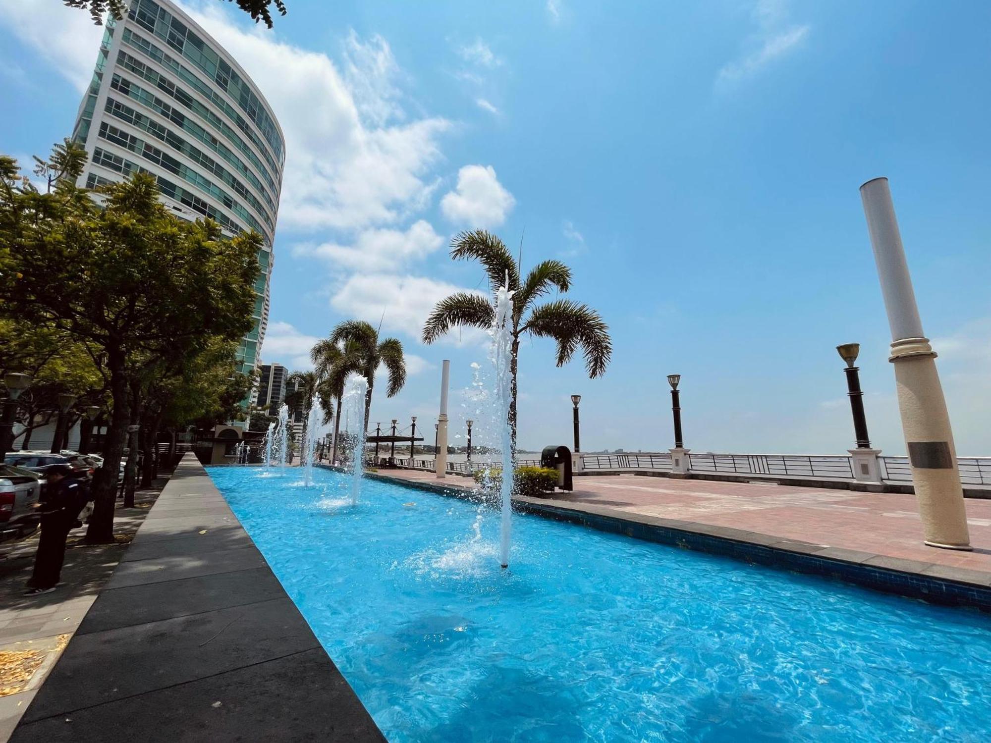 Suite Frente Al Rio En Puerto Santa Ana Riverfront Гуаякиль Экстерьер фото