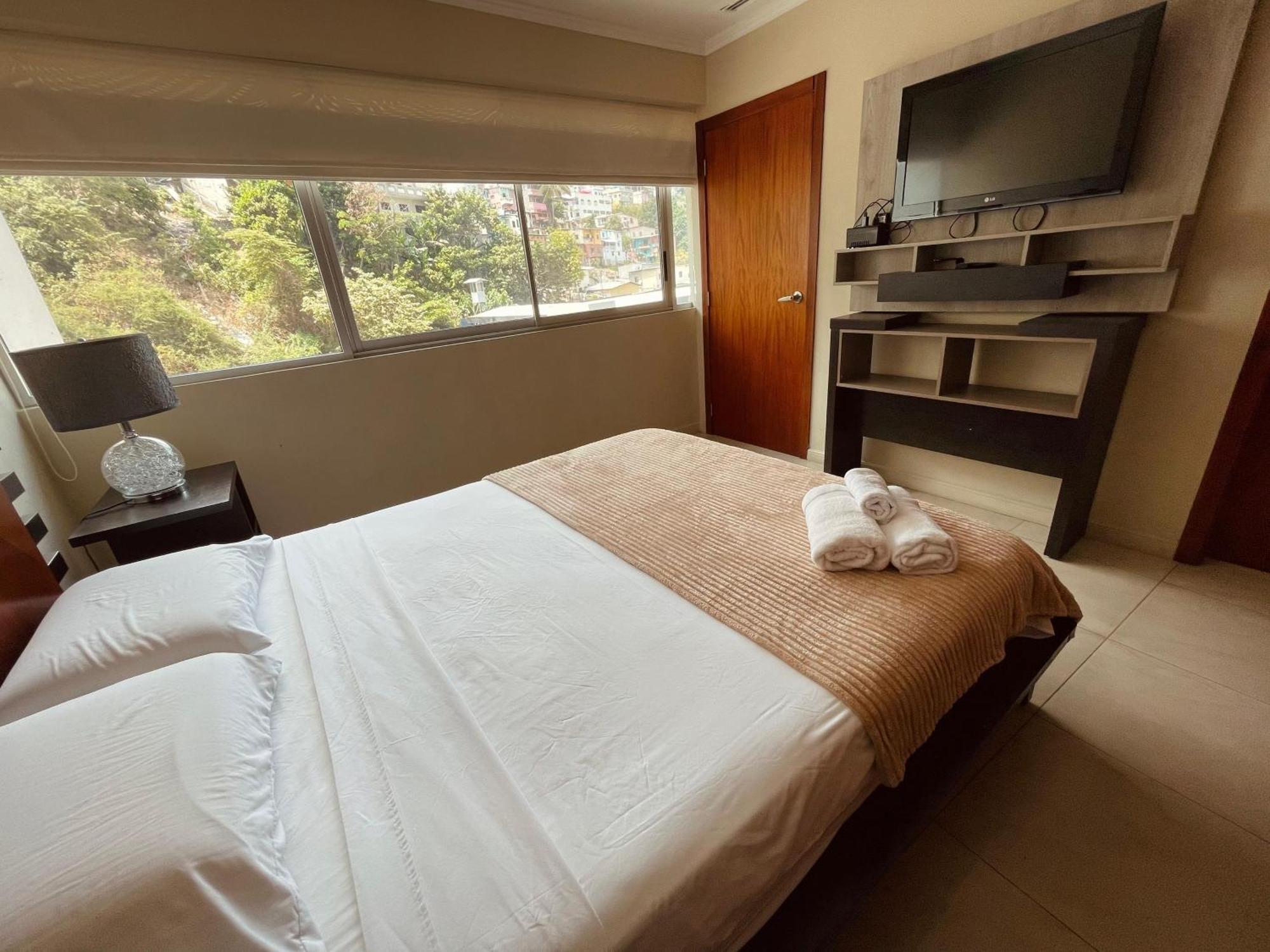 Suite Frente Al Rio En Puerto Santa Ana Riverfront Гуаякиль Экстерьер фото
