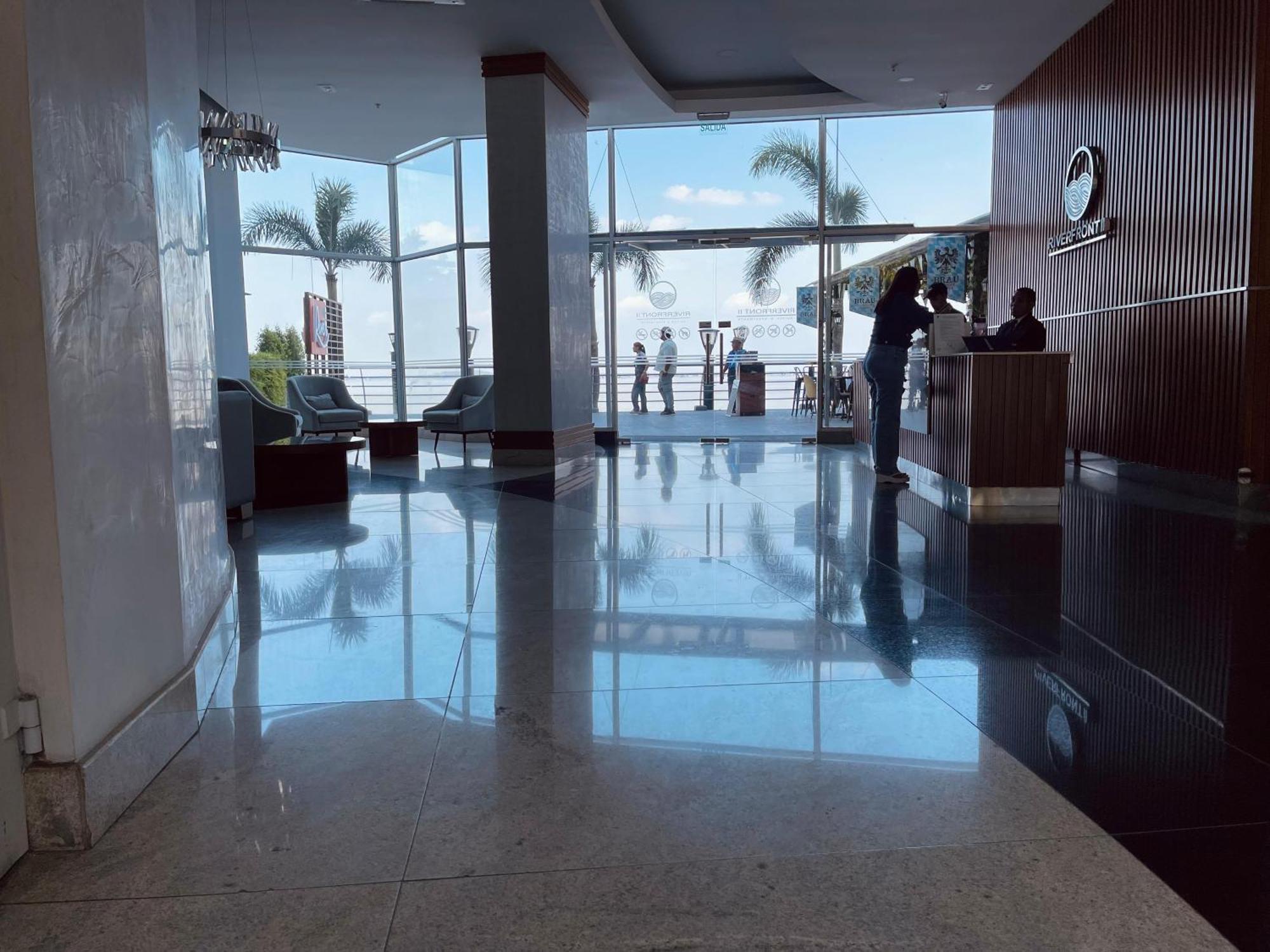 Suite Frente Al Rio En Puerto Santa Ana Riverfront Гуаякиль Экстерьер фото