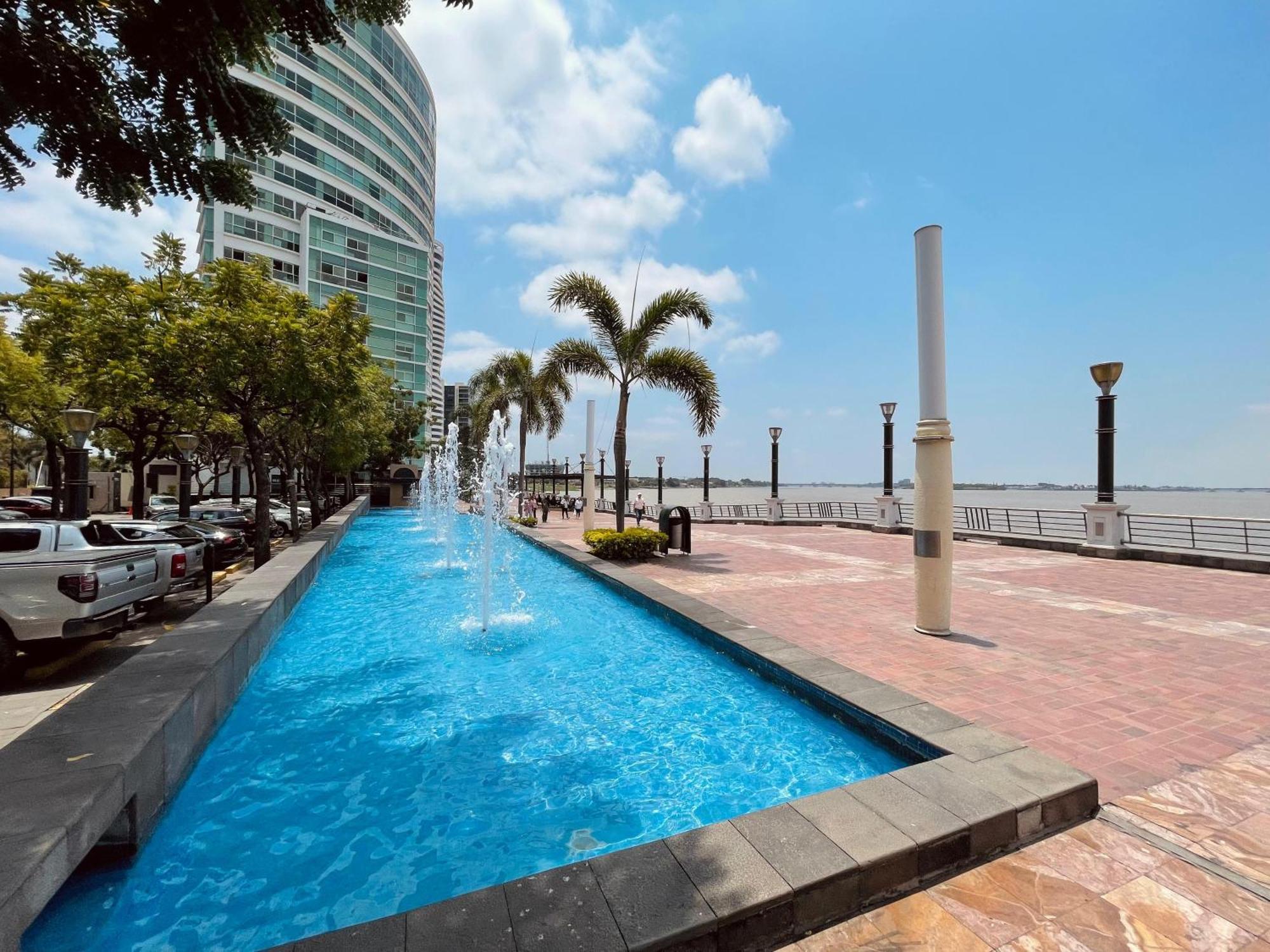Suite Frente Al Rio En Puerto Santa Ana Riverfront Гуаякиль Экстерьер фото