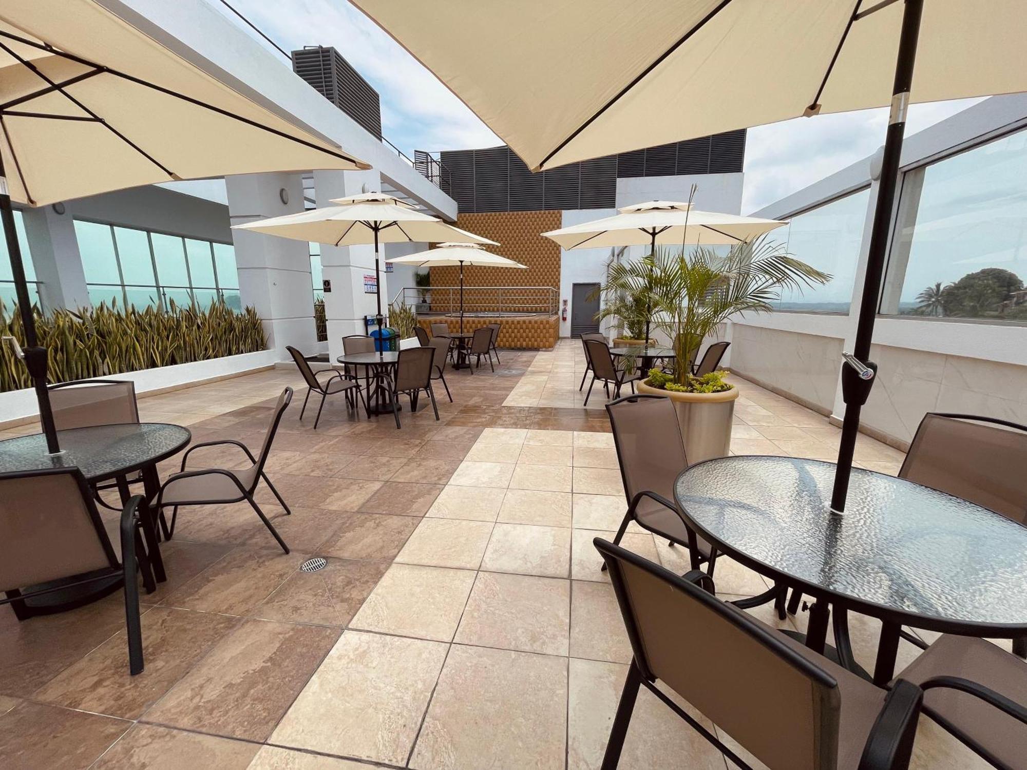 Suite Frente Al Rio En Puerto Santa Ana Riverfront Гуаякиль Экстерьер фото