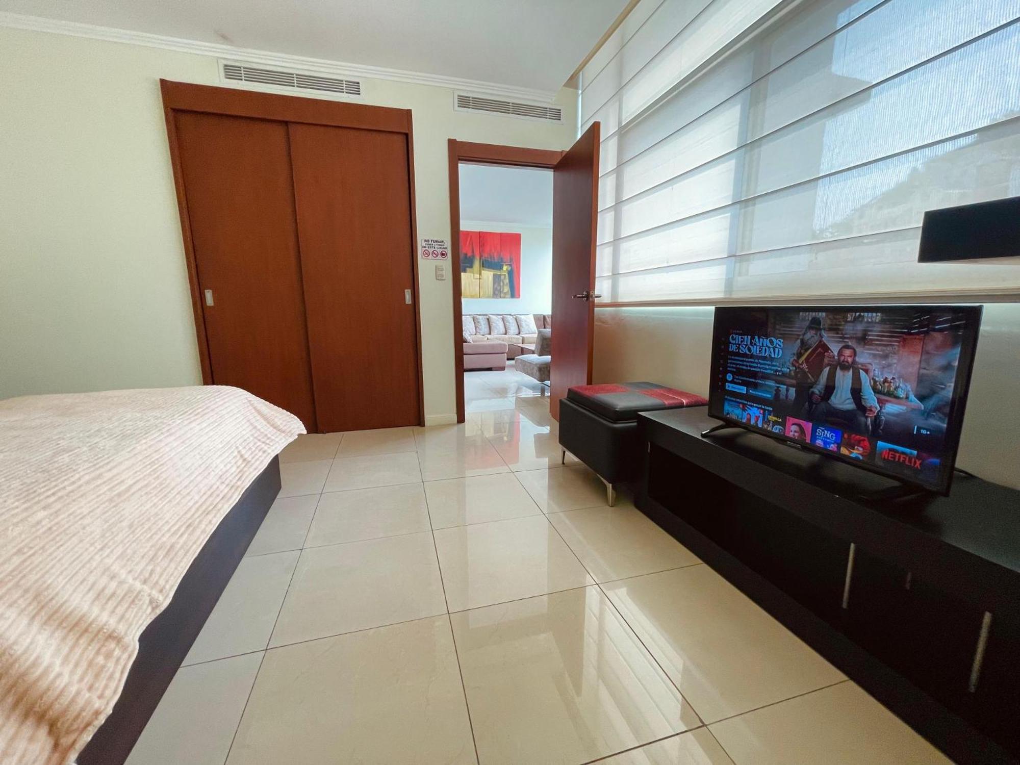 Suite Frente Al Rio En Puerto Santa Ana Riverfront Гуаякиль Экстерьер фото