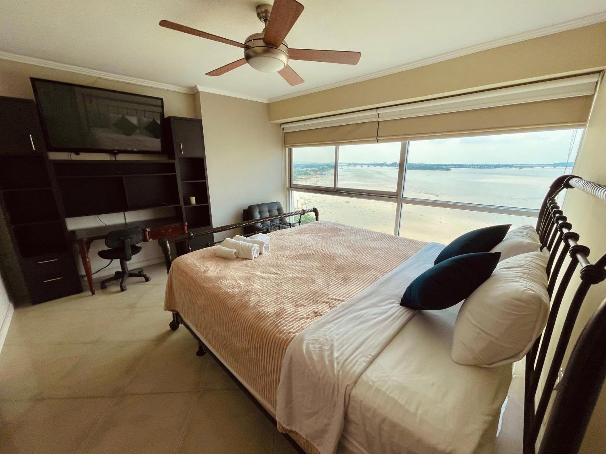 Suite Frente Al Rio En Puerto Santa Ana Riverfront Гуаякиль Экстерьер фото